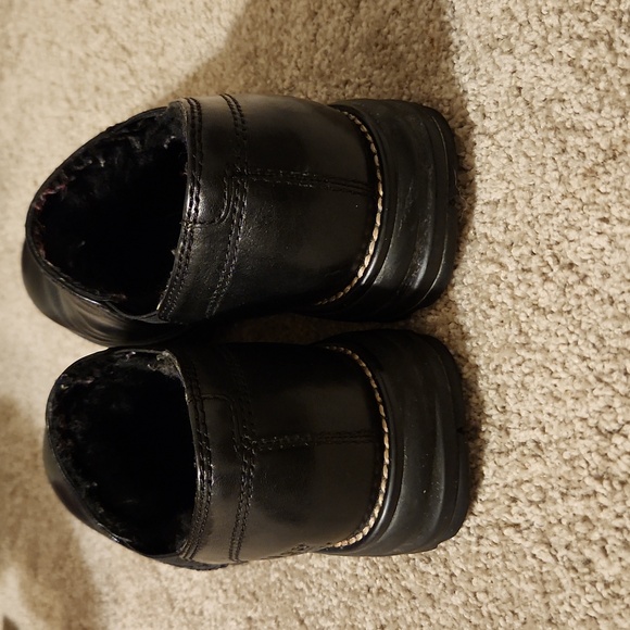 UGG Clogs Womens 7 Black Leather Slip On Sherpa Lined Chunky Soles Loafers - Picture 2 of 4